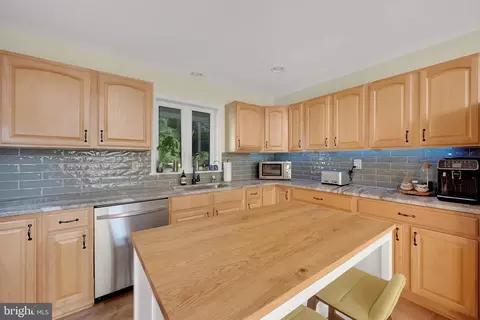 Kitchen - 80 Shields Ln, Newark, DE 19702 photo 3 of 3