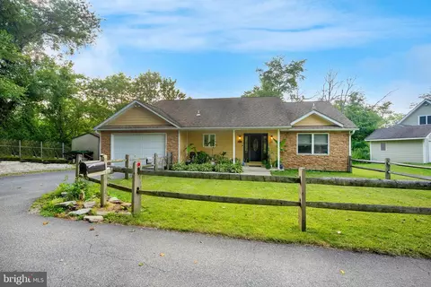 80 Shields Ln, Newark, DE 19702