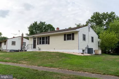3 Holden Dr, New Castle, DE 19720