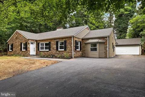 2306 Woods Rd, Wilmington, DE 19808