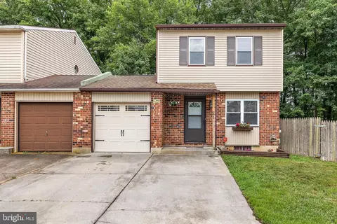21 Bradley Dr, Newark, DE 19702
