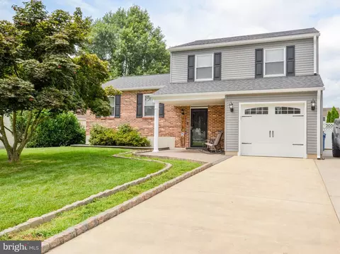 236 Tinsley Ct, Newark, DE 19702