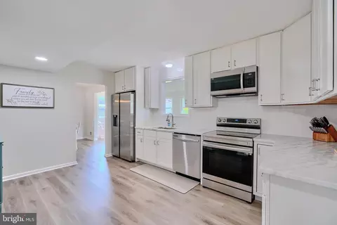 Kitchen - 3 Cornwall Dr, Newark, DE 19711 photo 1 of 2