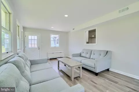 Living - 3 Cornwall Dr, Newark, DE 19711 photo 2 of 4