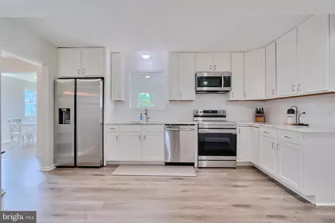 Kitchen - 3 Cornwall Dr, Newark, DE 19711 photo 2 of 2