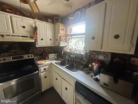 122 E Plover Dr, Newark, DE 19702 photo 4