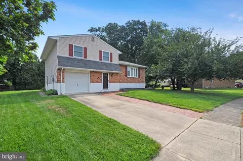 Exterior - 129 Sonant Dr, Newark, DE 19713 photo 2 of 5