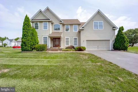 14 Whirlaway Dr, Bear, DE 19701