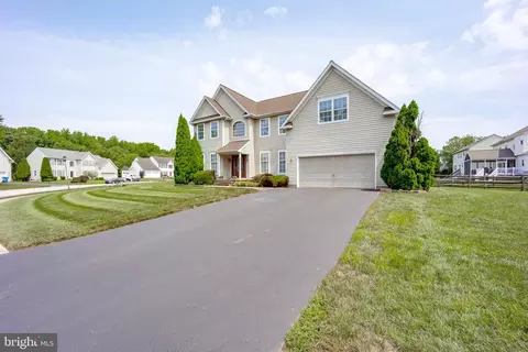 14 Whirlaway Dr, Bear, DE 19701 photo 2
