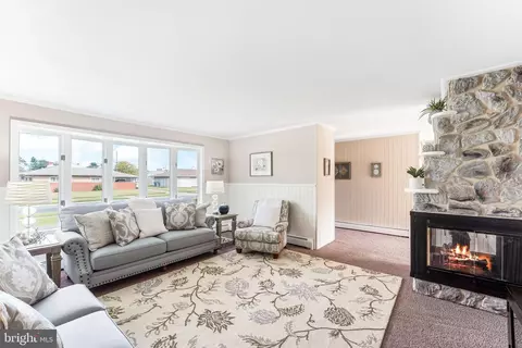 24 Marlin Dr, Newark, DE 19713