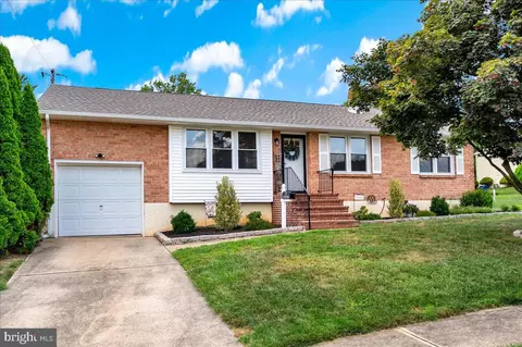 2450 W Eric Dr, Wilmington, DE 19808