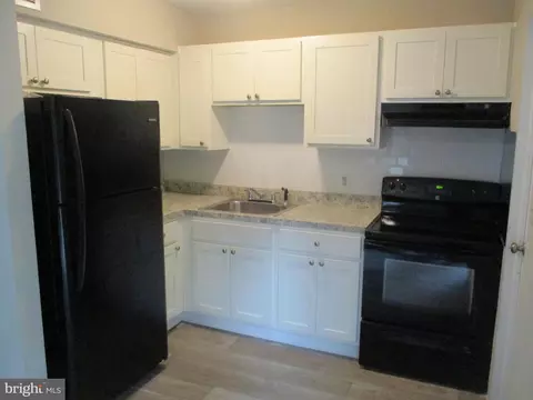 2 Ethan Allen Ct, Newark, DE 19711 photo 3