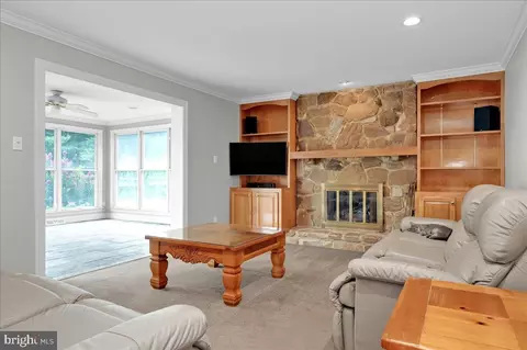 Living - 8 Staten Dr, Hockessin, DE 19707 photo 1 of 2