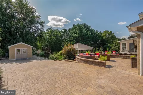 Exterior - 8 Staten Dr, Hockessin, DE 19707 photo 8 of 12