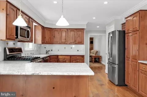 Kitchen - 8 Staten Dr, Hockessin, DE 19707 photo 2 of 3