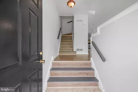 Entry Way - 5 Foxton Dr, Newark, DE 19702 photo 1 of 4