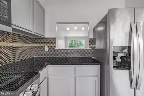 Kitchen - 5 Foxton Dr, Newark, DE 19702 photo 2 of 2