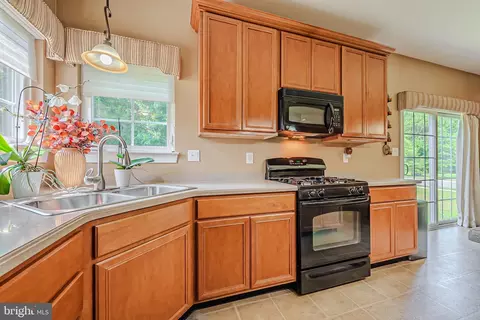 Kitchen - 233 Foxglove Loop, Bear, DE 19701 photo 3 of 5
