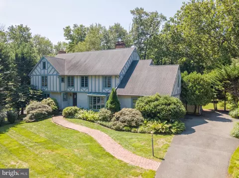 1003 Warwick Ln, Wilmington, DE 19807