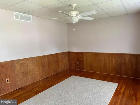 Living - 116 Garrett Rd, Newark, DE 19713 photo 1 of 2