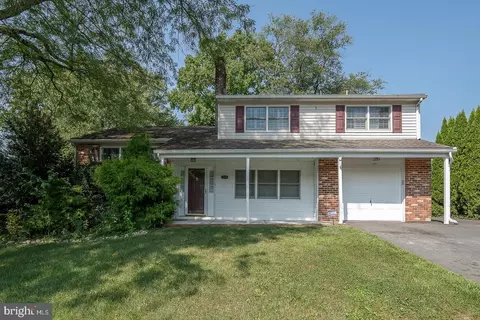 2304 Larkwood Dr, Wilmington, DE 19810