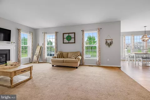 Living - 408 Janets Way, Townsend, DE 19734 photo 1 of 2