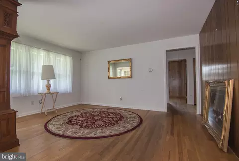 114 Phyllis Dr, Newark, DE 19711 photo 4