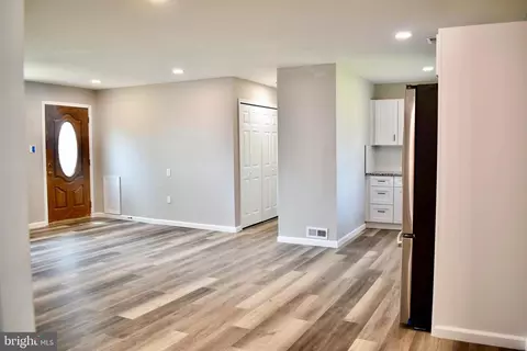 Entry Way - 2 Emerson Pl, Newark, DE 19702 photo 3 of 4