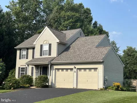 2 Briarcliffe Ct, Newark, DE 19702