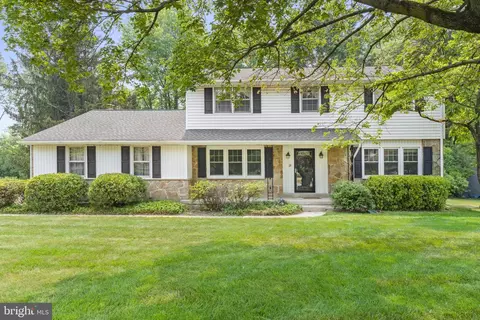 2402 Kingman Dr, Wilmington, DE 19810