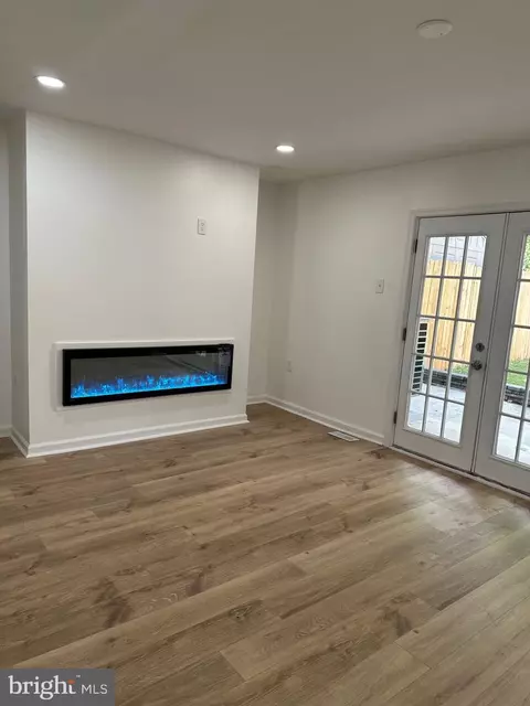 Living - 1504 Barnaby St, Newark, DE 19702 photo 1 of 3