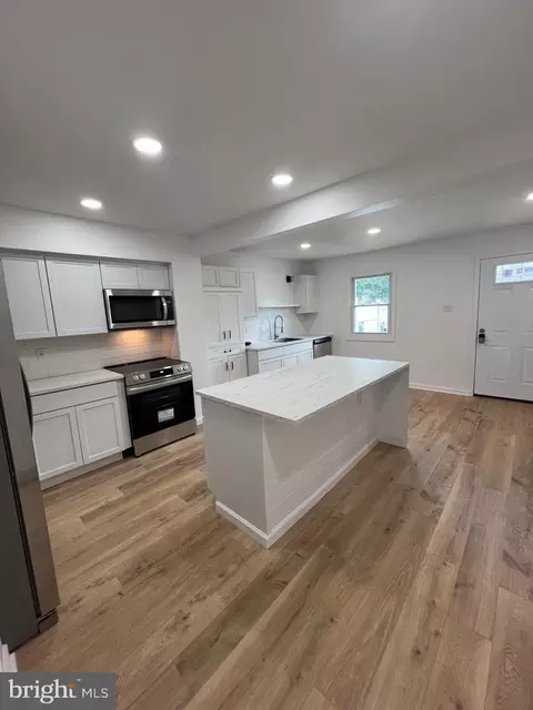 Entry Way - 1504 Barnaby St, Newark, DE 19702 photo 2 of 6