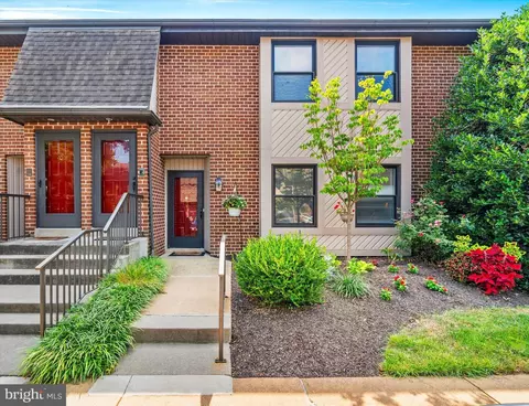 4019 Society Dr, Claymont, DE 19703
