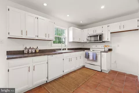 Kitchen - 7 Renee Ct, Newark, DE 19713 photo 1 of 1