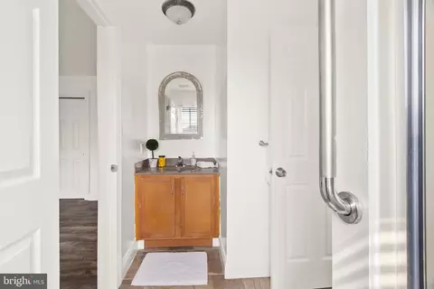 Entry Way - 7 Renee Ct, Newark, DE 19713 photo 6 of 12