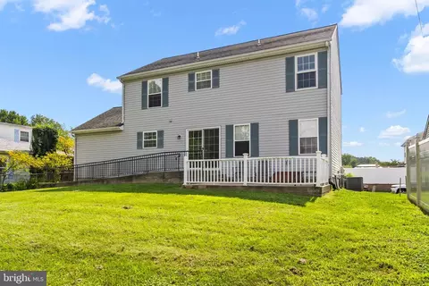Exterior - 7 Renee Ct, Newark, DE 19713 photo 5 of 7