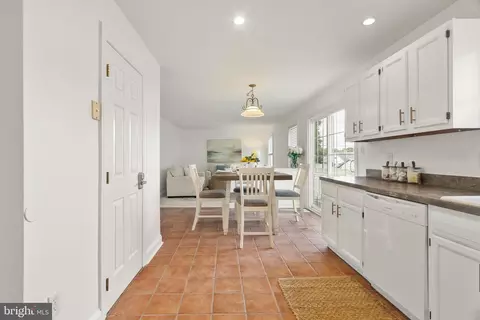 Entry Way - 7 Renee Ct, Newark, DE 19713 photo 5 of 12