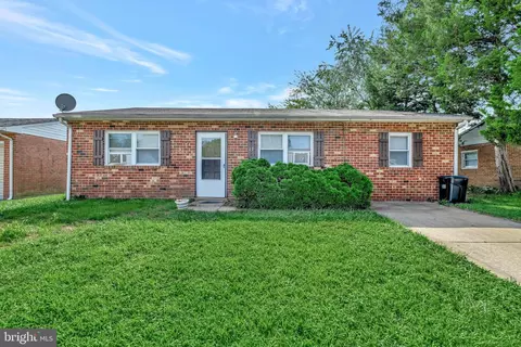 17 Defoe Cir, Newark, DE 19702 photo 1