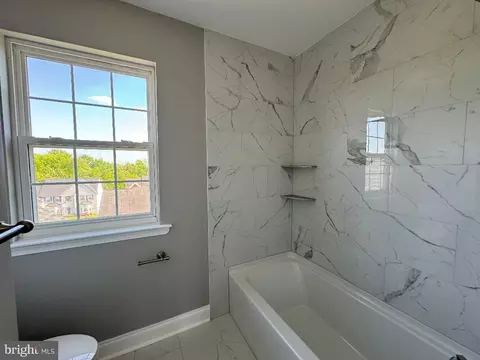 Bath - 9 Robert Rhett Way, Newark, DE 19702 photo 5 of 12