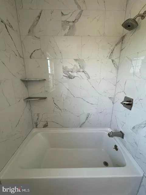 Bath - 9 Robert Rhett Way, Newark, DE 19702 photo 6 of 12