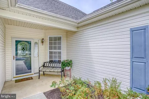 18 Springmill Dr, Middletown, DE 19709
