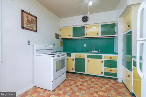 Kitchen - 612 Ilse Dr, Newark, DE 19713 photo 4 of 4