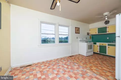 Kitchen - 612 Ilse Dr, Newark, DE 19713 photo 2 of 4