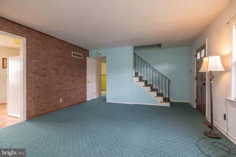 Living - 612 Ilse Dr, Newark, DE 19713 photo 3 of 3