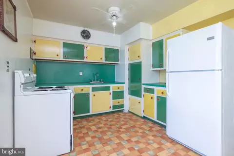 Kitchen - 612 Ilse Dr, Newark, DE 19713 photo 3 of 4