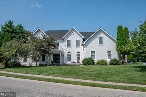 2 Summit Ct, Hockessin, DE 19707