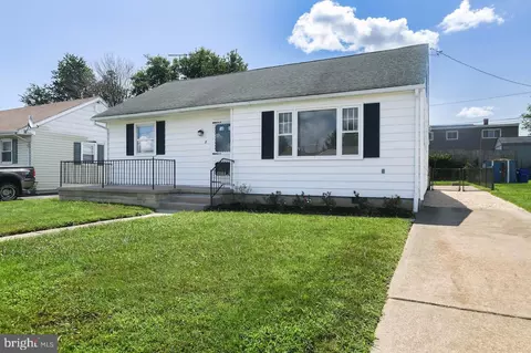 8 Paul Rd, New Castle, DE 19720