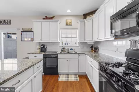 Kitchen - 912 Shepard Ave, Bear, DE 19701 photo 5 of 6