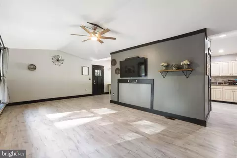 Entry Way - 2856 Wrangle Hill Rd, Bear, DE 19701 photo 4 of 7