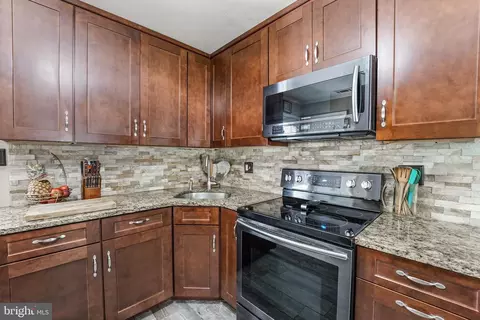 Kitchen - 1100 Greentree Rd, Newark, DE 19713 photo 2 of 4